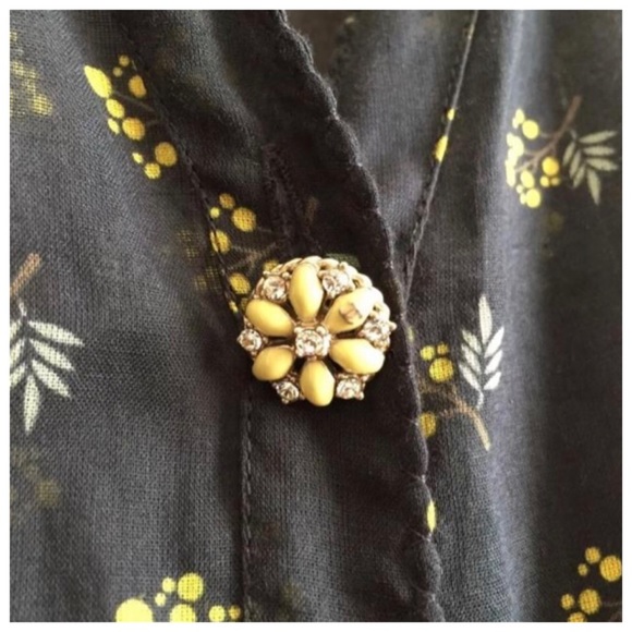 ✨Gorgeous CHANEL Runway CC Logo Gripoix Button Blouse Shirt Top - Picture 13 of 15